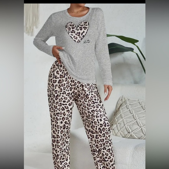 Women’s Casual Leopard Pajama Set . NWOT - Picture 3 of 3